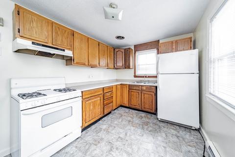 89 Amore Rd, Springfield, MA 01109 photo 2