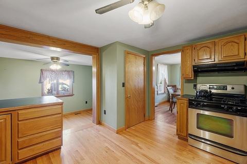 332 Main St, Townsend, MA 01469 photo 2