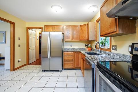 83 Vann St, Springfield, MA 01119 photo 4