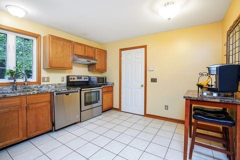 83 Vann St, Springfield, MA 01119 photo 6