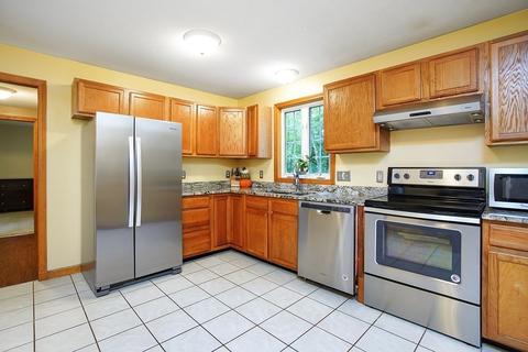 83 Vann St, Springfield, MA 01119 photo 3