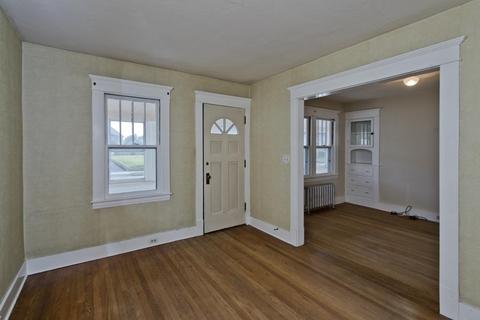 82 Redlands St, Springfield, MA 01104 photo 12