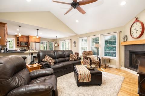 47 Carillon Cir, Easthampton, MA 01027 photo 9