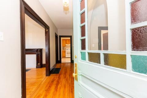 28 Locust St, Everett, MA 02149 photo 4