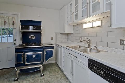 29 Lamont St, Springfield, MA 01119 photo 6
