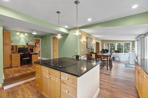 54 Pine St, Danvers, MA 01923 photo 4