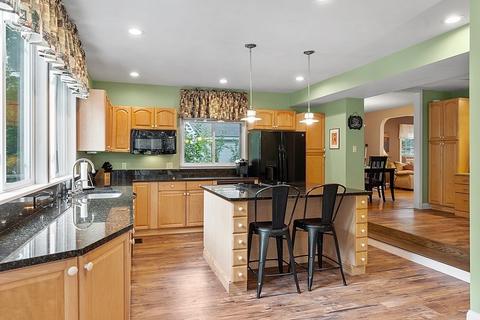 54 Pine St, Danvers, MA 01923 photo 5