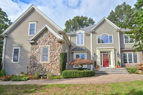 11 Dudley Rd, Mendon, MA 01756 photo 2