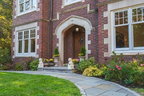 101 Dean Rd, Brookline, MA 02445 photo 2