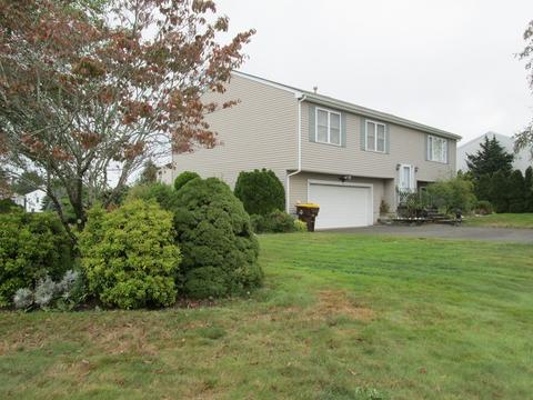 34 Seaward Ln, Fall River, MA 02720 photo 2