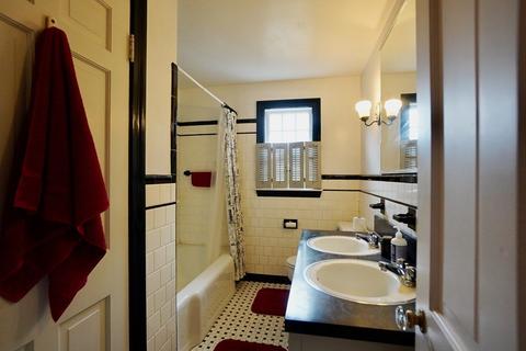 66 Beach St, Marblehead, MA 01945 photo 8