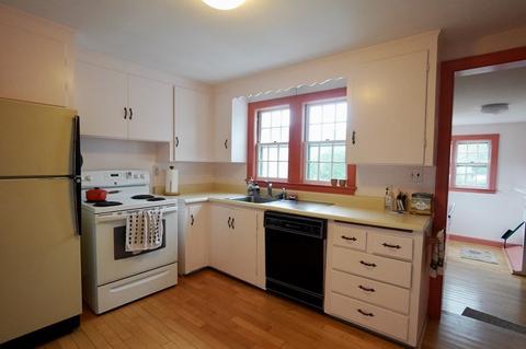 66 Beach St, Marblehead, MA 01945 photo 4