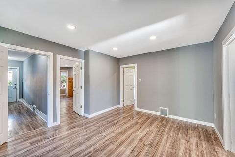 47 Wilcox St, Springfield, MA 01105 photo 5