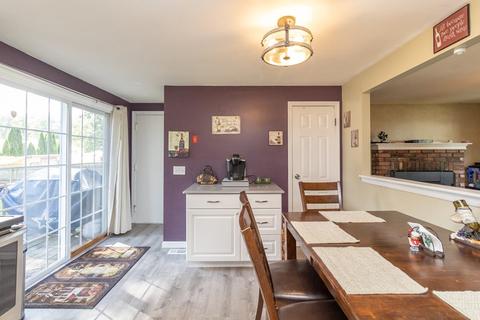 206 Pine Acre Rd, Springfield, MA 01129 photo 10