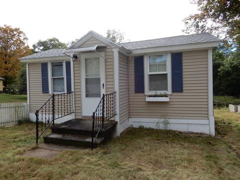 79 East St, Ware, MA 01082 photo 1