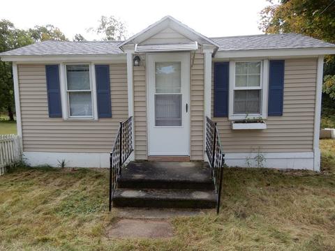 79 East St, Ware, MA 01082 photo 2