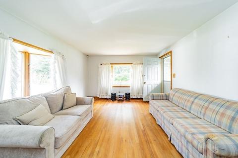 868 Grayson Dr, Springfield, MA 01119 photo 4