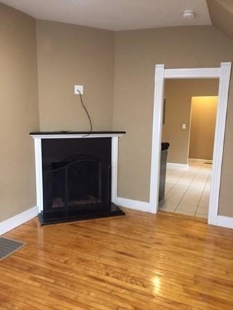 30 Windsor St, Worcester, MA 01605 photo 8