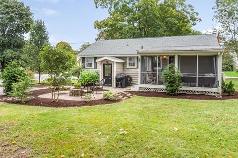 54 Grove St, Reading, MA 01867 photo 3