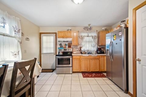 32 Berkshire St, Springfield, MA 01151 photo 5
