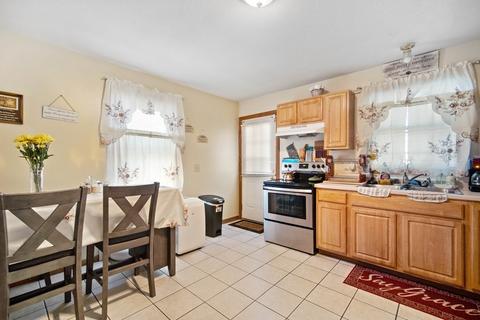 32 Berkshire St, Springfield, MA 01151 photo 6