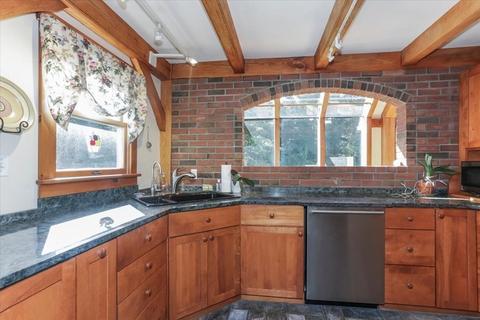 55 South St, Upton, MA 01568 photo 11