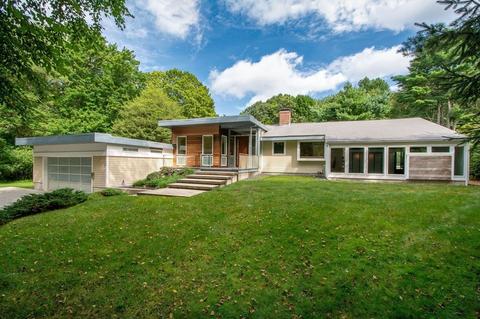 27 Cushing St, Hingham, MA 02043 photo 1