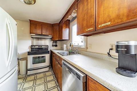 32 Overlea Dr, Springfield, MA 01129 photo 2