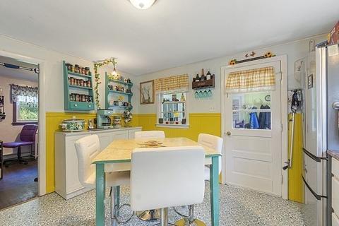 90 Arlington St, Athol, MA 01331 photo 3