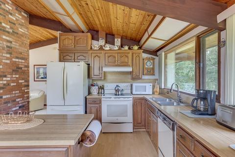 860 Putnam Ave, Barnstable, MA 02635 photo 11