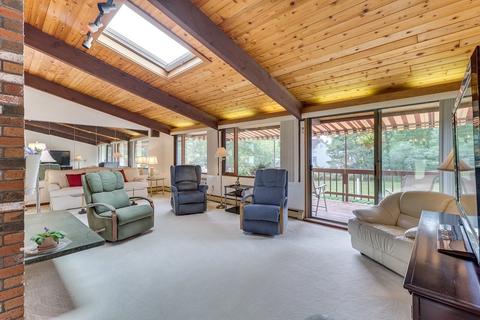 860 Putnam Ave, Barnstable, MA 02635 photo 3