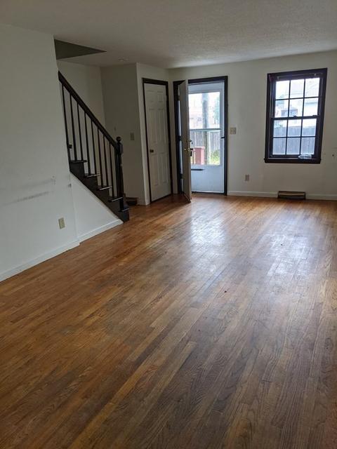 9 Searle Pl, Springfield, MA 01105 photo 3