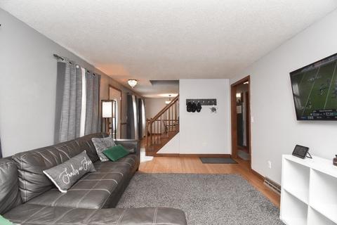 236 Ramblewood Dr, Springfield, MA 01118 photo 3