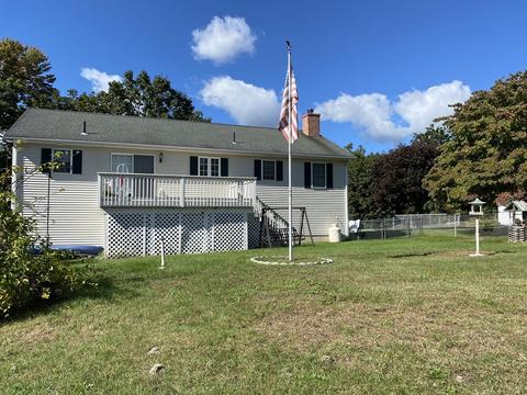 11 Grove St, Ware, MA 01082 photo 3