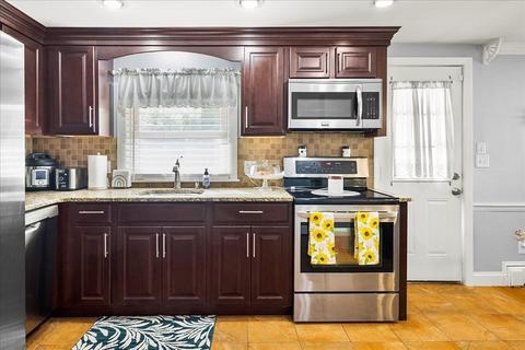 3 Greenview Rd, Stoneham, MA 02180 photo 9