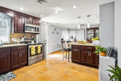 3 Greenview Rd, Stoneham, MA 02180 photo 8