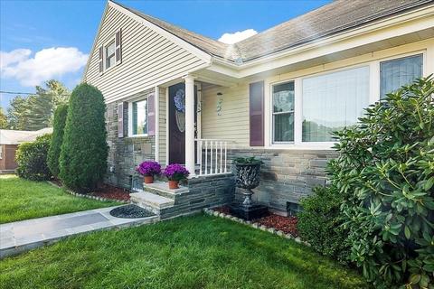 3 Greenview Rd, Stoneham, MA 02180 photo 2