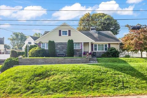 3 Greenview Rd, Stoneham, MA 02180 photo 1