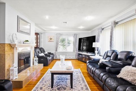 3 Greenview Rd, Stoneham, MA 02180 photo 5