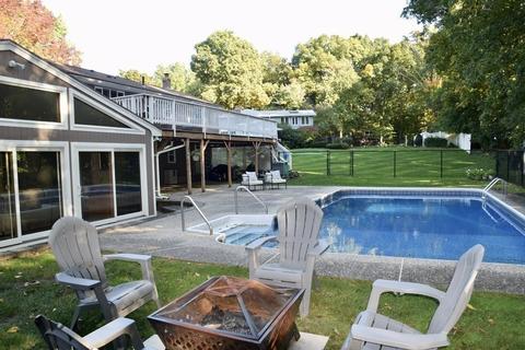 9 Mohawk St, Danvers, MA 01923 photo 3