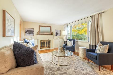 39 Edgemont Ave, Reading, MA 01867 photo 2