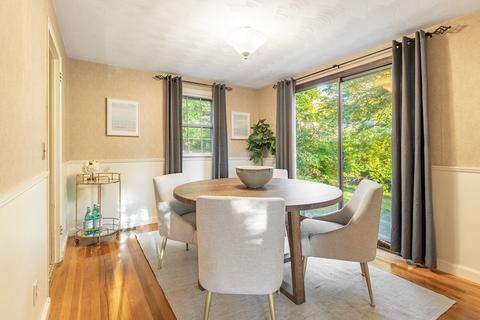 39 Edgemont Ave, Reading, MA 01867 photo 4