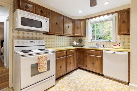 39 Edgemont Ave, Reading, MA 01867 photo 8