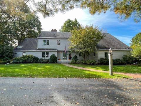 2 Hunt Dr, Dover, MA 02030 photo 2