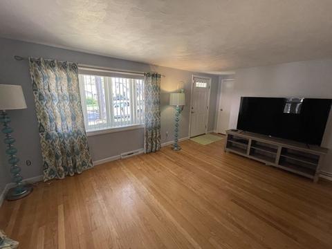 136 Temby St, Springfield, MA 01119 photo 9