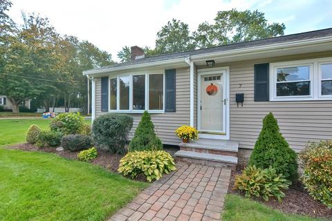 7 Chicatabut Dr, Walpole, MA 02081 photo 1