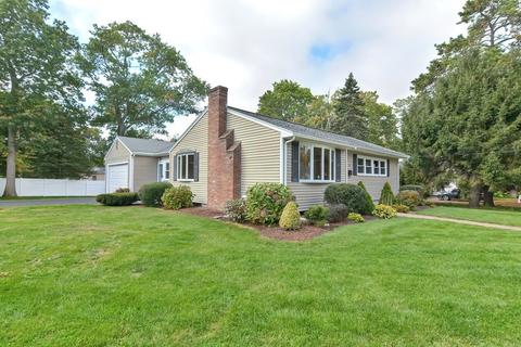 7 Chicatabut Dr, Walpole, MA 02081 photo 2
