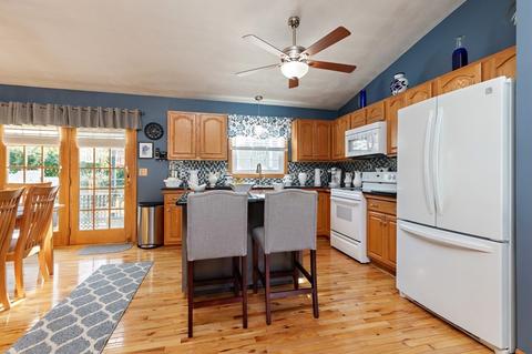 81 Dewey St, Fall River, MA 02720 photo 4