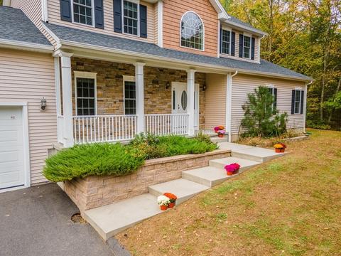 32 Bissonnette Cir, Southampton, MA 01073 photo 2
