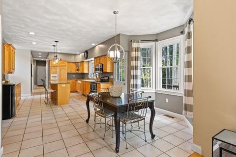 2 Suffolk Cir, Andover, MA 01810 photo 9